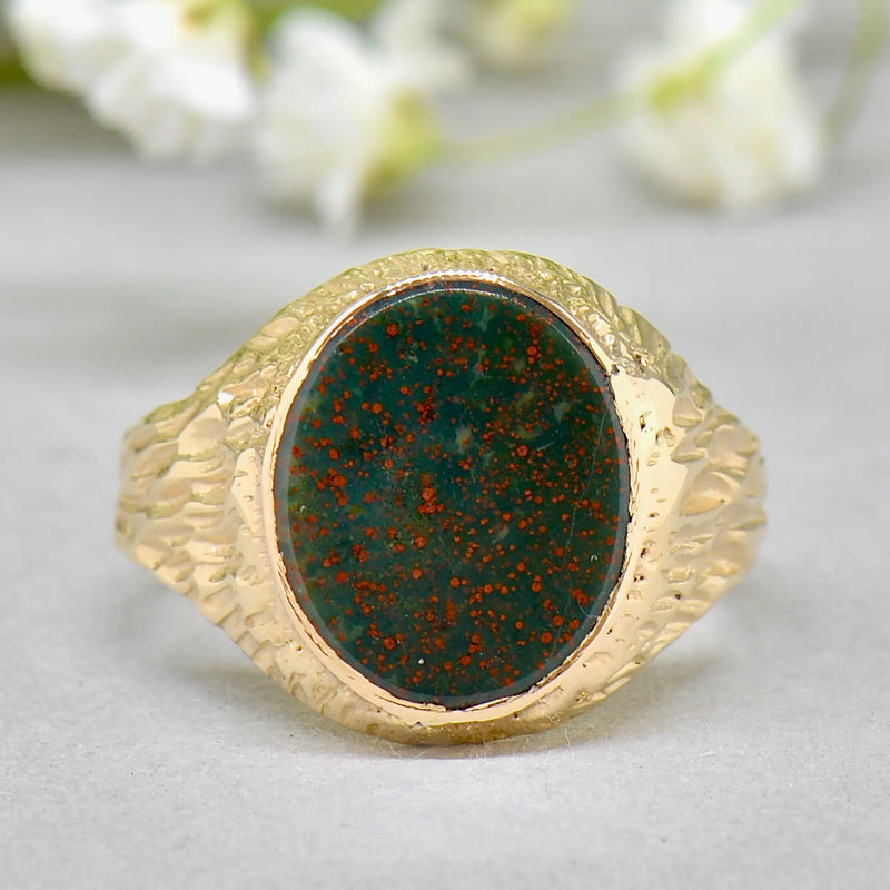 Vintage 1970s Textured Shoulders Bloodstone 9ct Yellow Gold Signet Ring