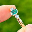 20世纪90年代复古款祖母绿钻石三石9K黄金戒指