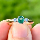 20世纪90年代复古款祖母绿钻石三石9K黄金戒指