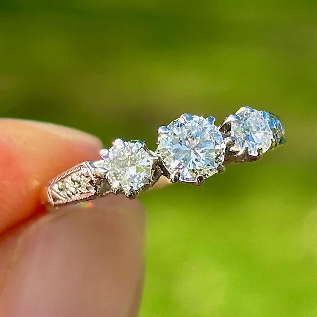 ヴィンテージ トリロジー ダイヤモンド リング (0.62ct)
