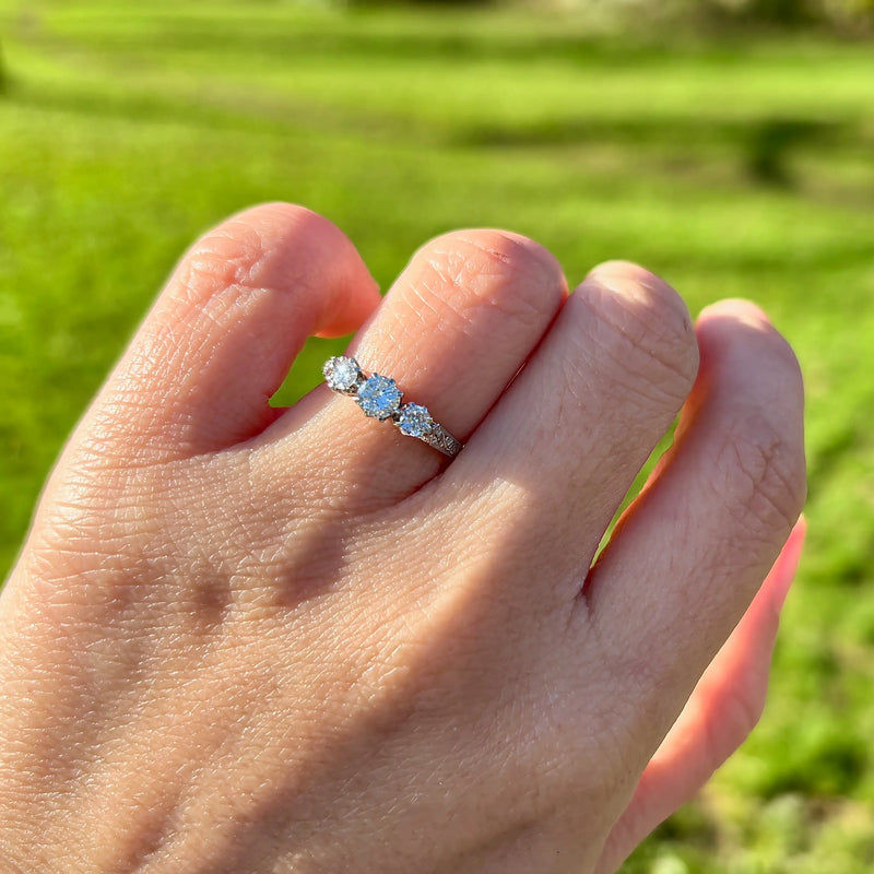 ヴィンテージ トリロジー ダイヤモンド リング (0.62ct)
