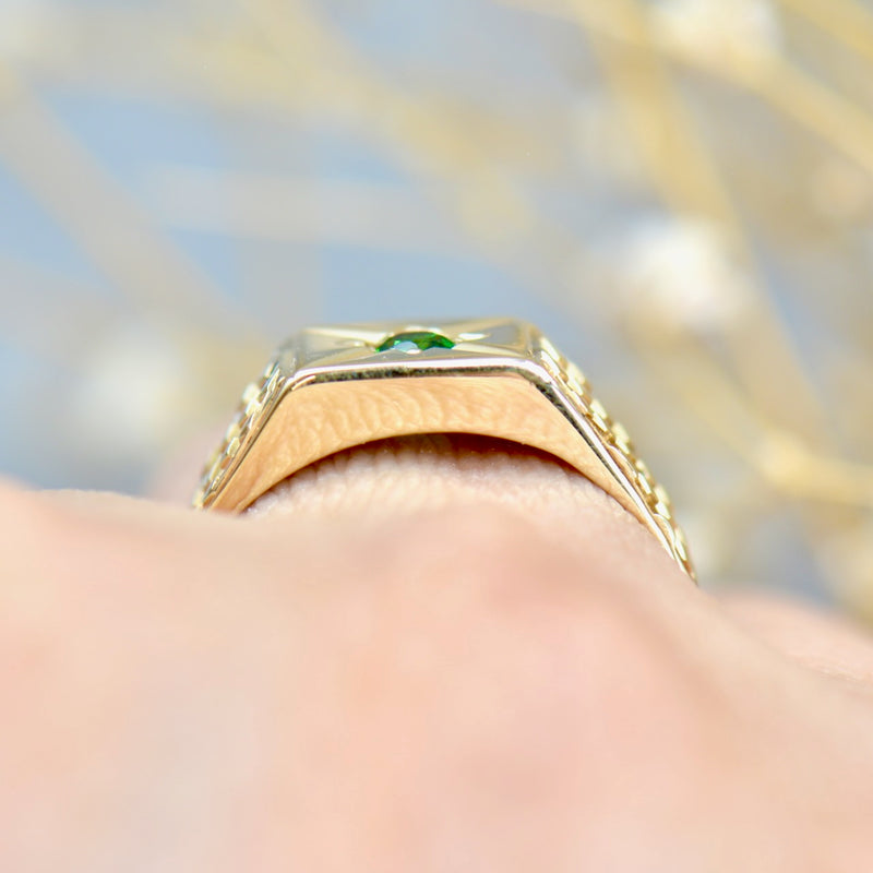 1970s Tsavorite Garnet 9ct Yellow Gold Signet Ring (0.23ct)