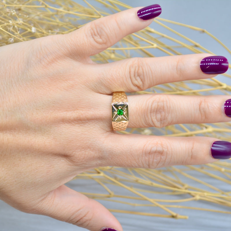 1970s Tsavorite Garnet 9ct Yellow Gold Signet Ring (0.23ct)