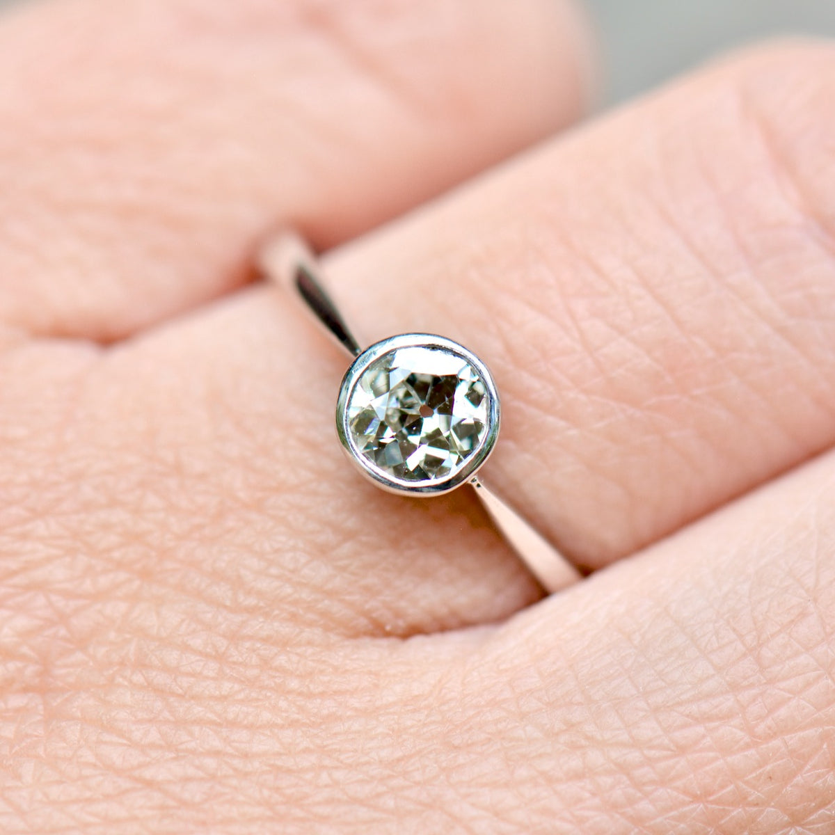 オールドヨーロピアンカットダイヤモンド 18カラットホワイトゴールド