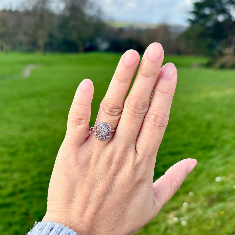 【GW限定価格】ダイヤモンド0.4カラット 婚約指輪 9Kローズゴールド クラスターダイヤモンド婚約指輪（約0.50カラット）