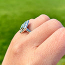 蓝色和白色钻石9K白金群镶戒指