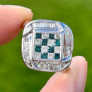 蓝色和白色钻石9K白金群镶戒指