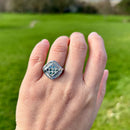 蓝色和白色钻石9K白金群镶戒指