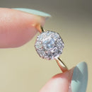 ヴィンテージ ダイヤモンド 18カラット イエローゴールド デイジー ハロー エンゲージリング (0.31カラット)