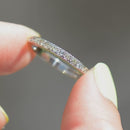 预留 - 装饰艺术 1930 年代/40 年代半永恒钻石及雕刻 18ct 白金和铂金戒指（0.35 克拉）