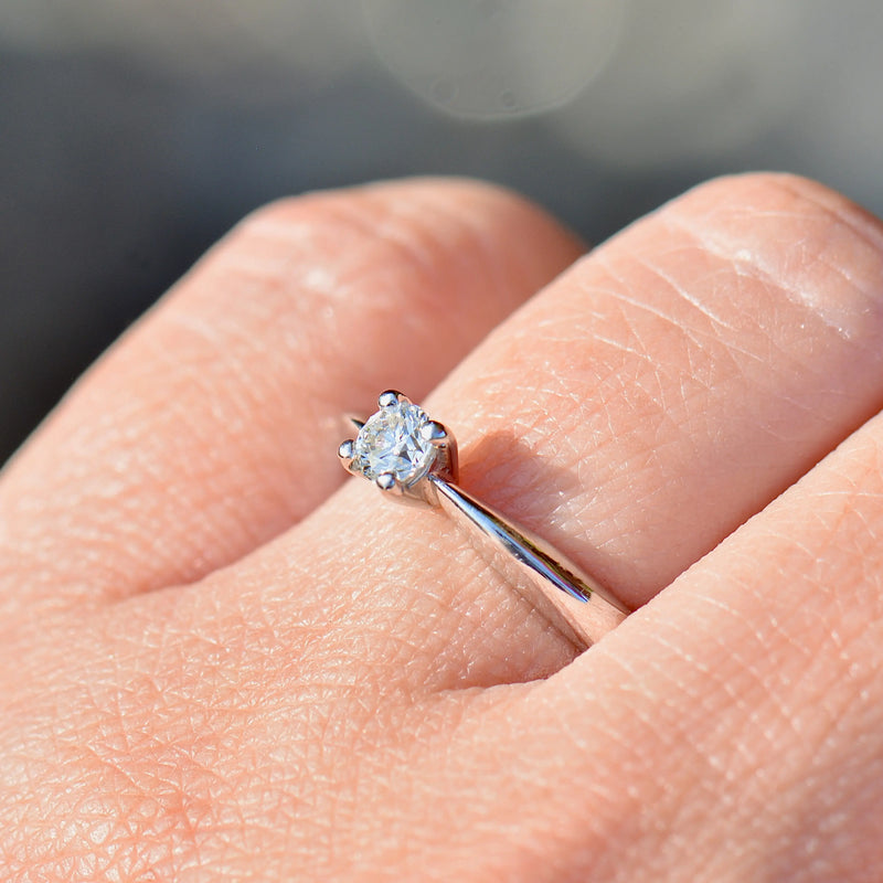 Vintage 18ct White Gold Brilliant Cut Diamond Solitaire Engagement Ring (0.26ct)