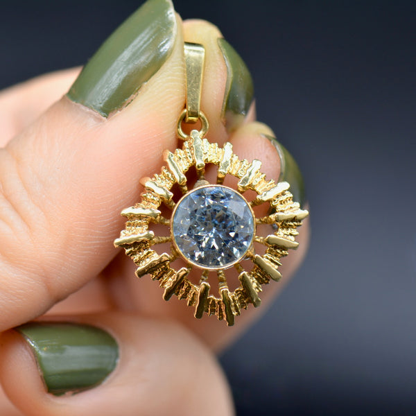 Vintage 1970s 9CT Yellow Gold Starburst Brutalist Synthetic Blue Spinel Pendant
