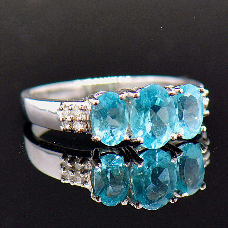 Vintage 9CT White Gold Neon Apatite & Diamond Trilogy Ring