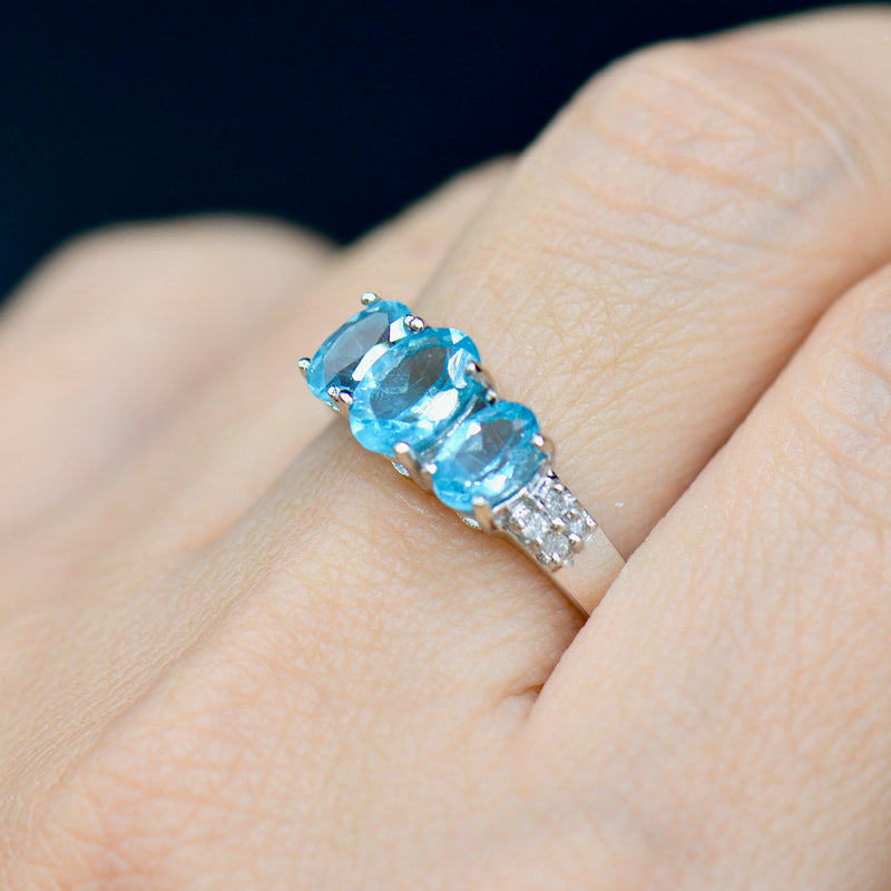 Vintage 9CT White Gold Neon Apatite & Diamond Trilogy Ring