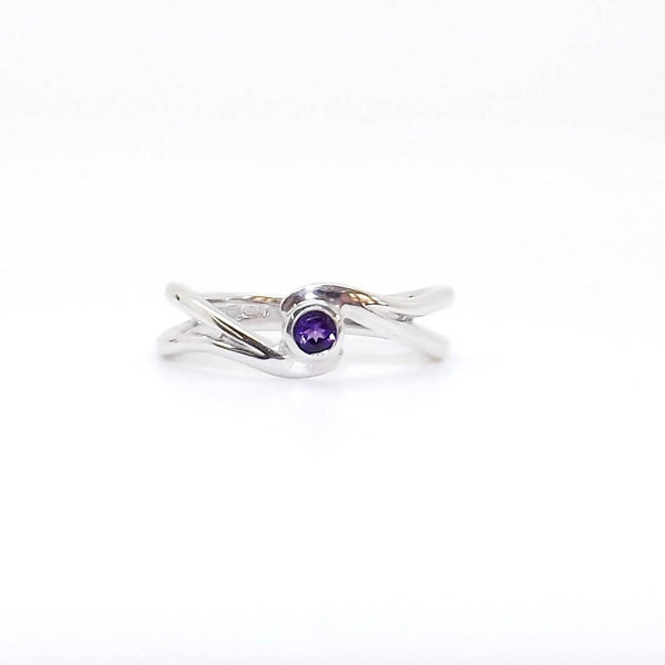 二月，紫水晶银生辰石扭型戒指