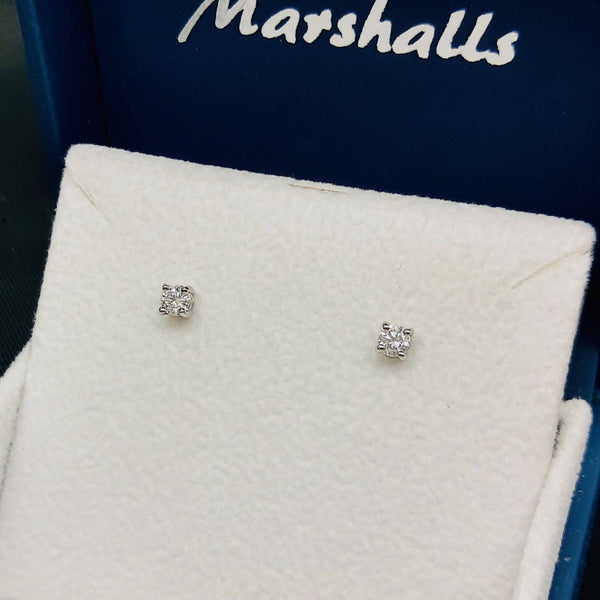  0.30 carat platinum set diamond stud earrings